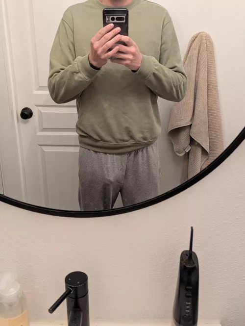 Rockin my grey sweats for the first time this season 