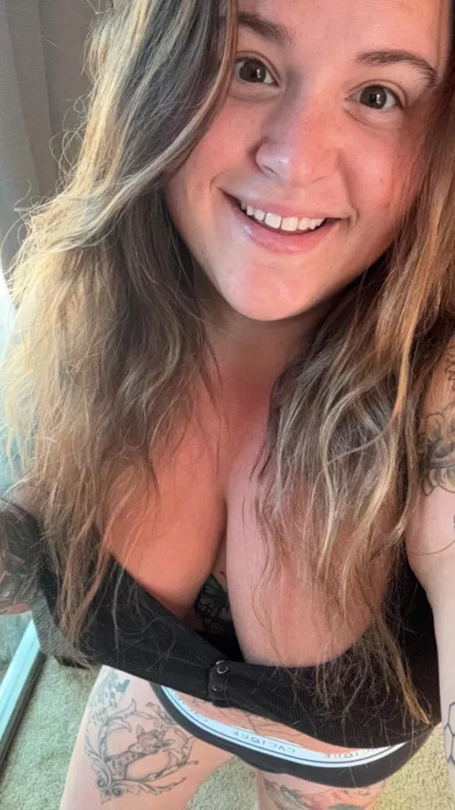 Sunday funday with your favorite BBW stoner covered in tattoos ! 