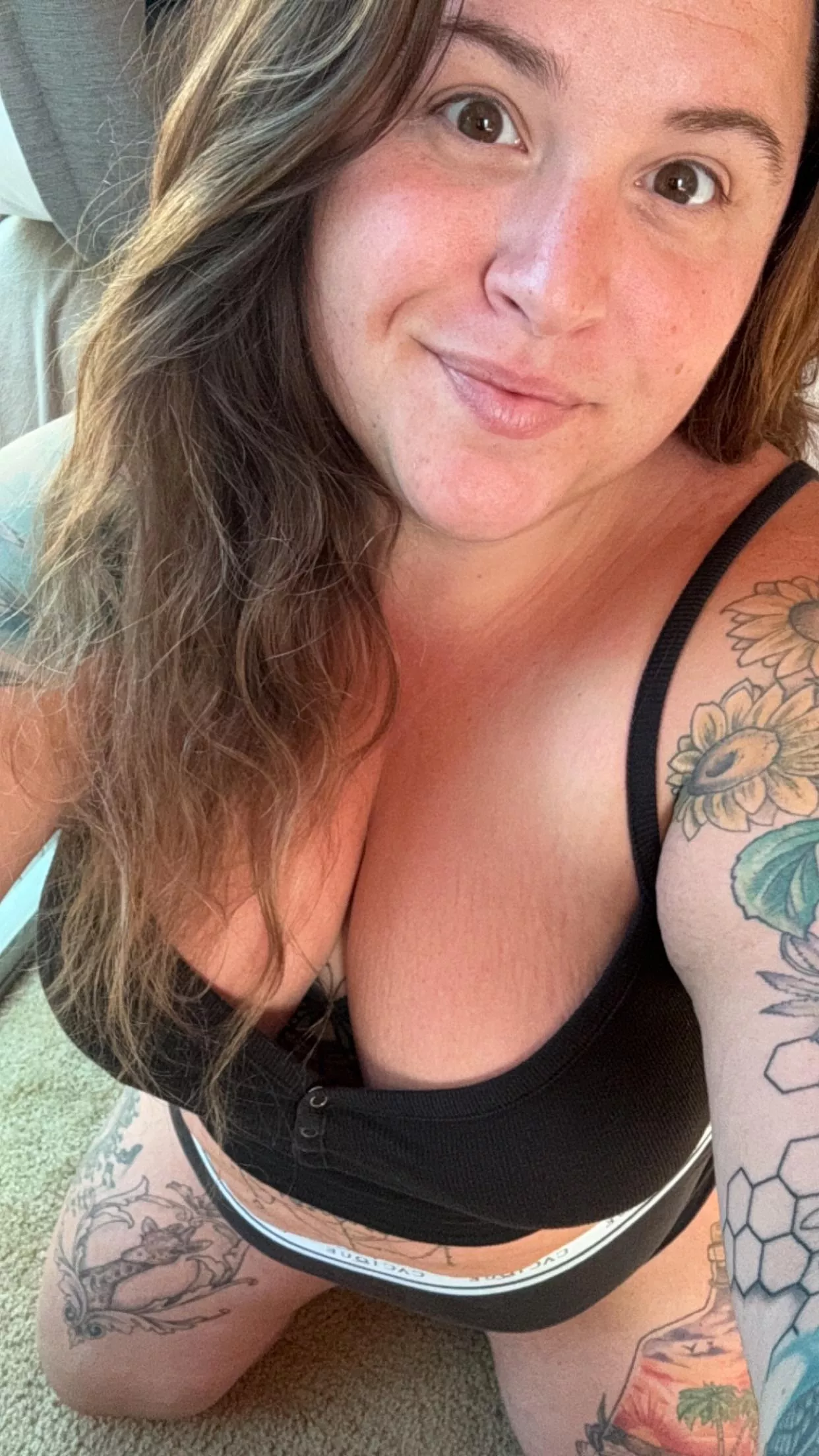 Sunday funday with your favorite BBW stoner covered in tattoos ! 