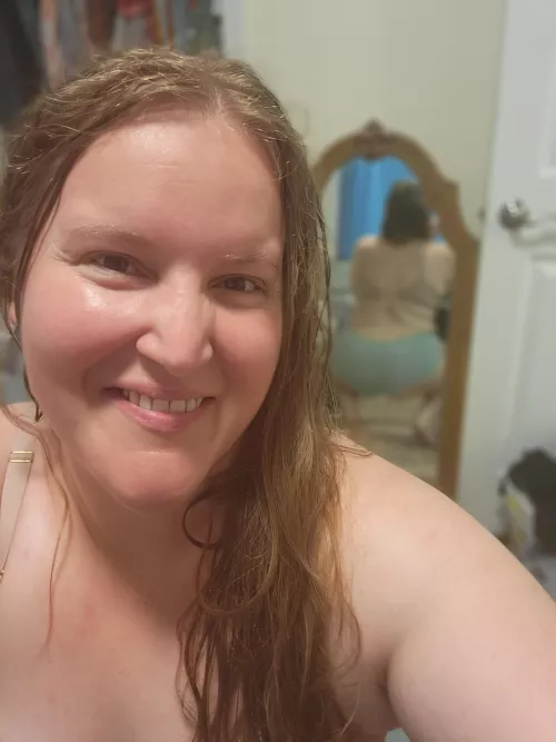 Today's panties are green boy shorts and a pale pink bra. 