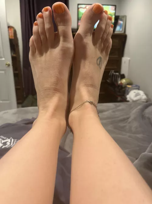 Waking up with my anklet on means I didn’t go to bed alone 😈😈