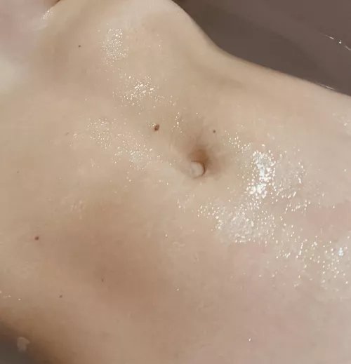 Wet midriff of the night… baths are meant for morning or night ~ I prefer night