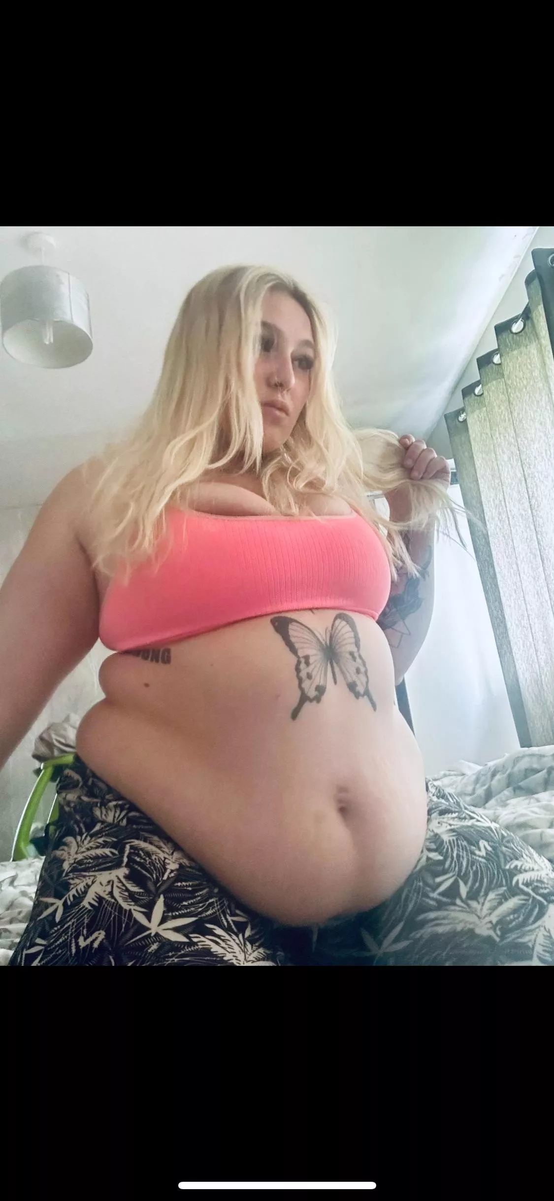 Who wants to help me get to 300 pounds ! I’m 6 stone off !!!! ❤️🐷