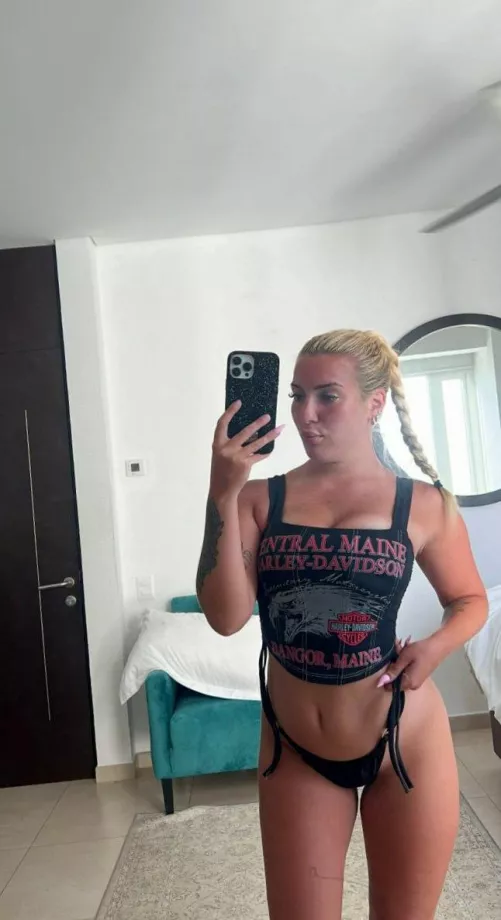 19 [F4M] Feeling restless and ready for trouble, think you can handle me?