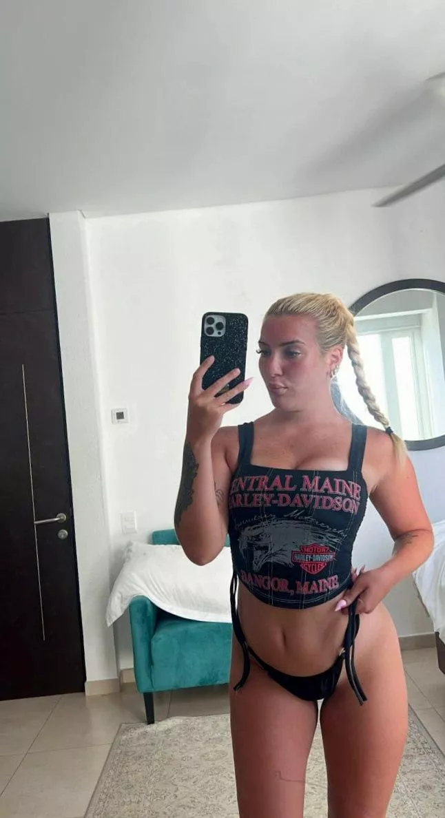 19 [F4M] Feeling restless and ready for trouble, think you can handle me?