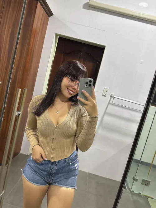 19 [F4M] Feeling restless and ready for trouble, think you can handle me?