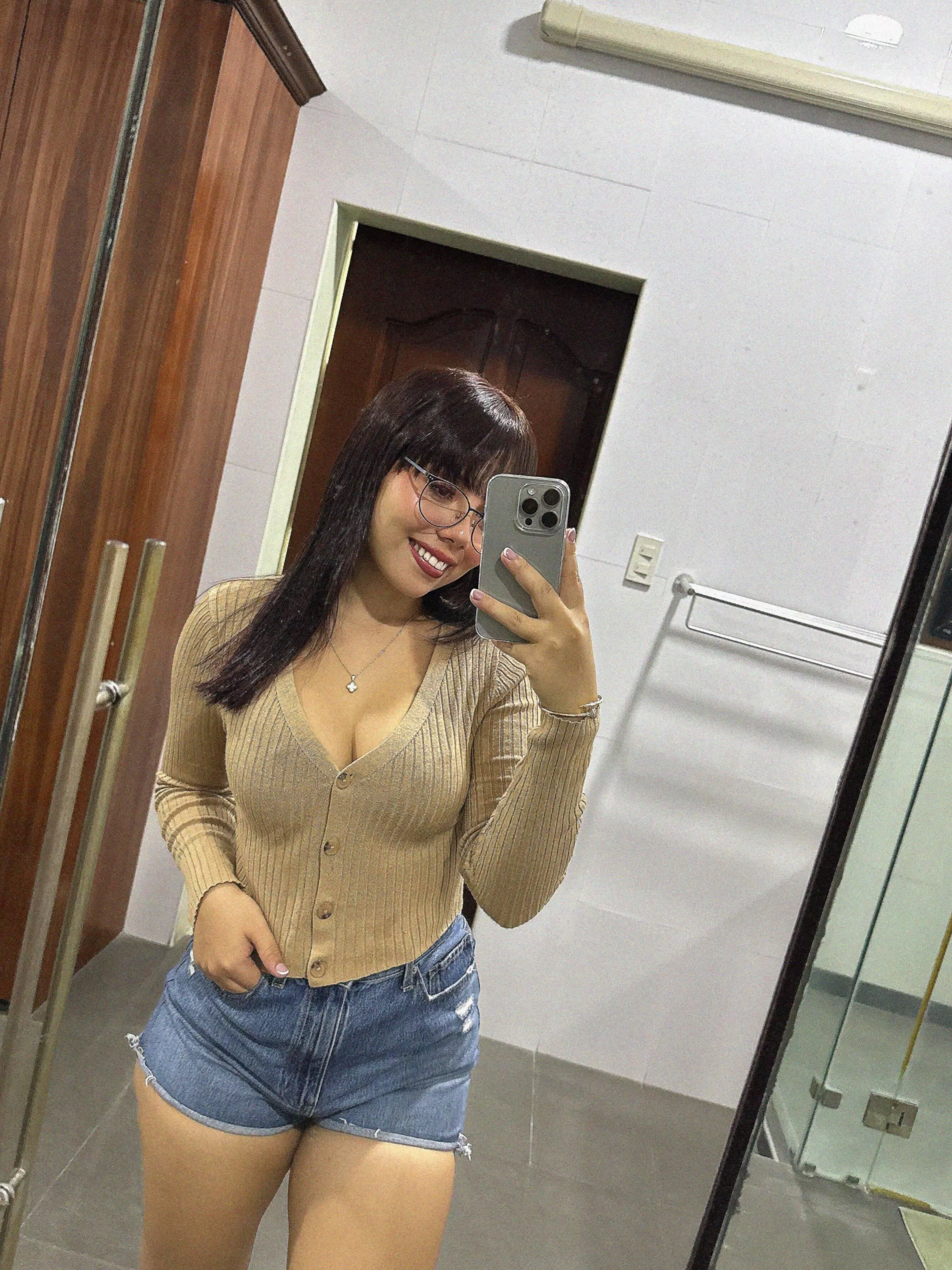 19 [F4M] Feeling restless and ready for trouble, think you can handle me?