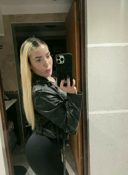 19F Are these leggings good from this angle or better anotherrr...