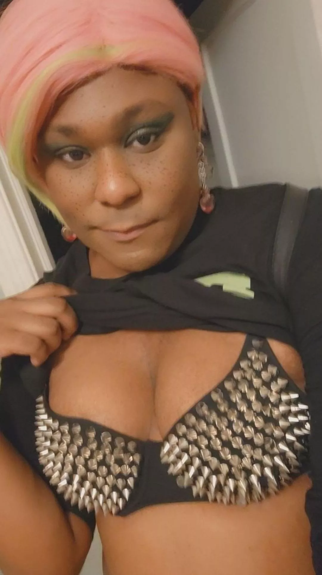 32 TF4M Richmond Va. Looking for some fun. DM me if you wanna film with a porn model