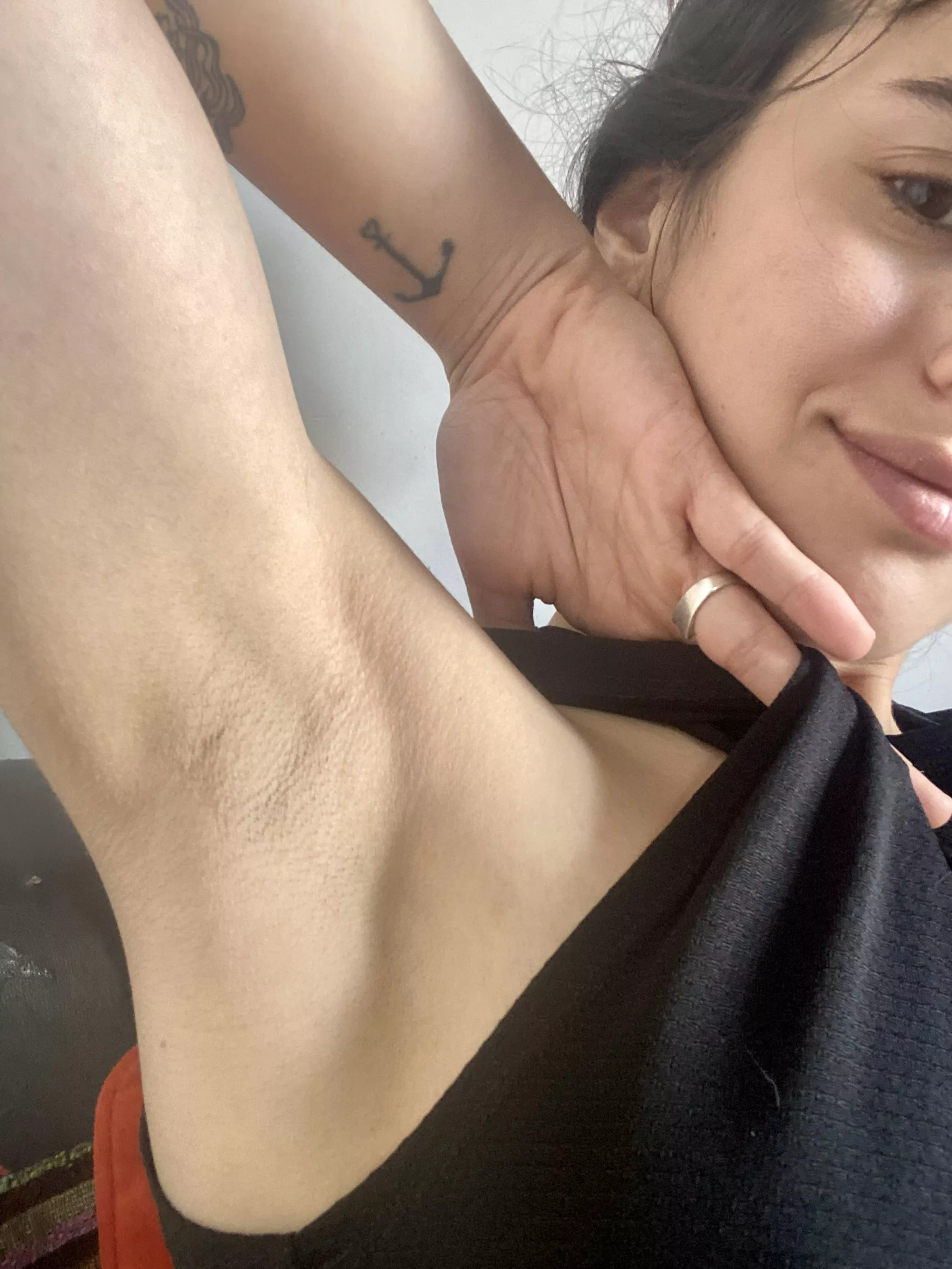 Come closer and suck every part of my armpits. 
