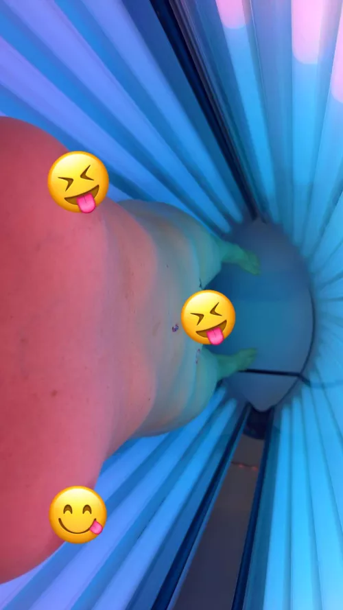 Come join me in the tanning bed 😉