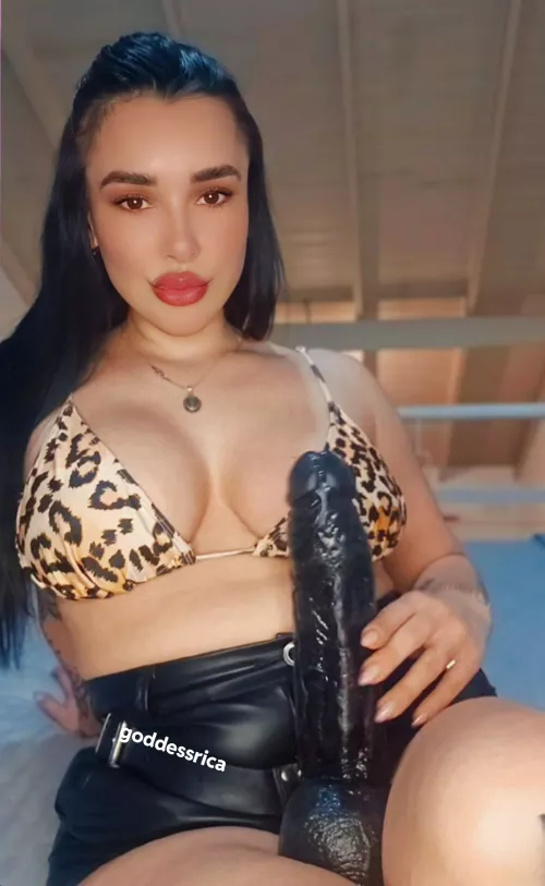 Come to bed with your goddess, I know you like how I break your asshole.