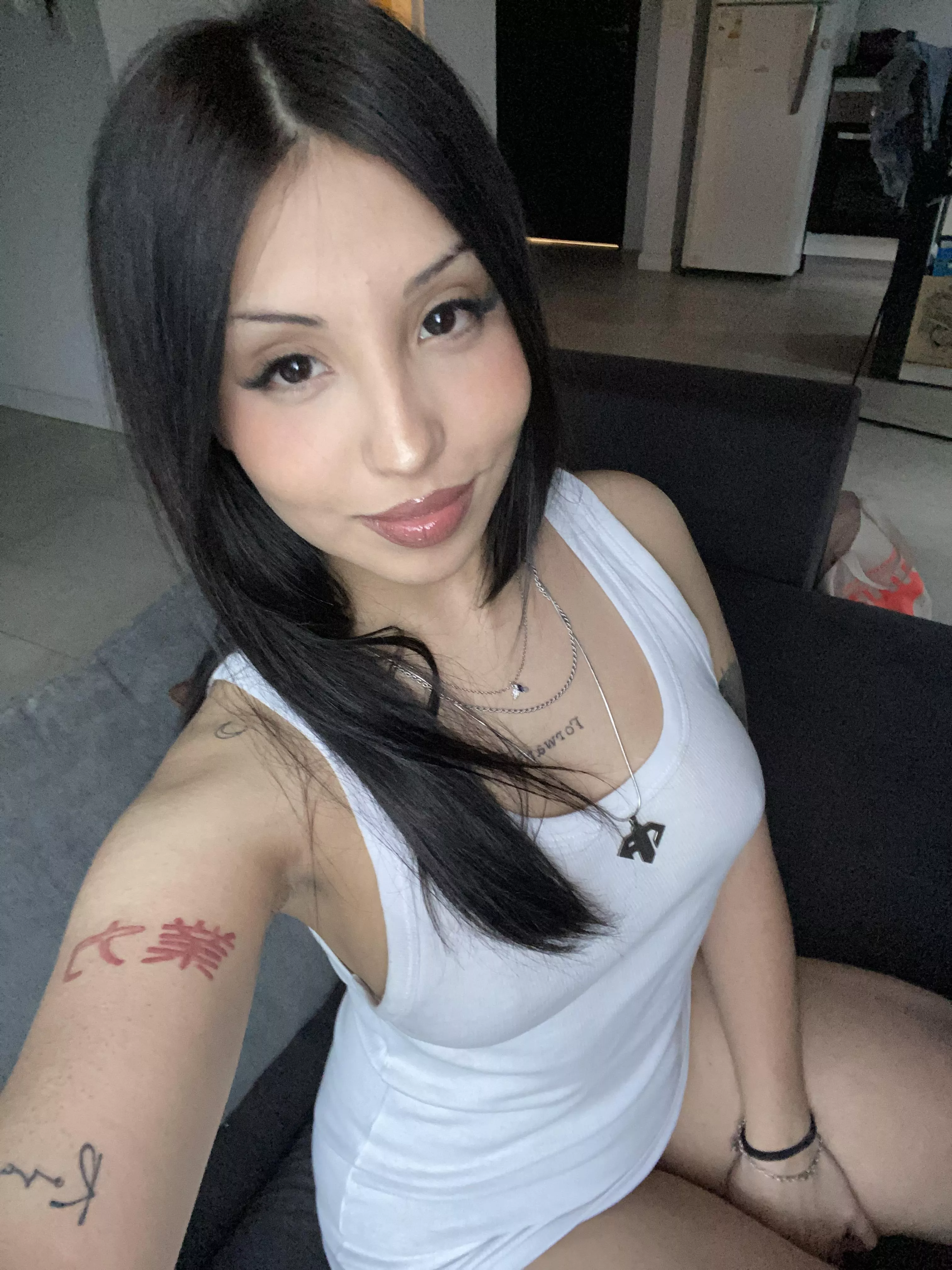 Coucou mes amours, aujourd’hui tu es jury. Donne moi une note sur 10 !!  
