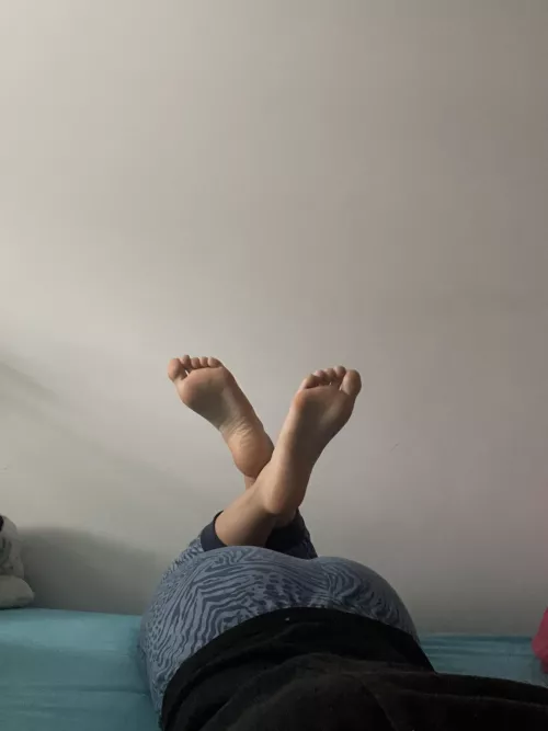 Cum on my butt or feet