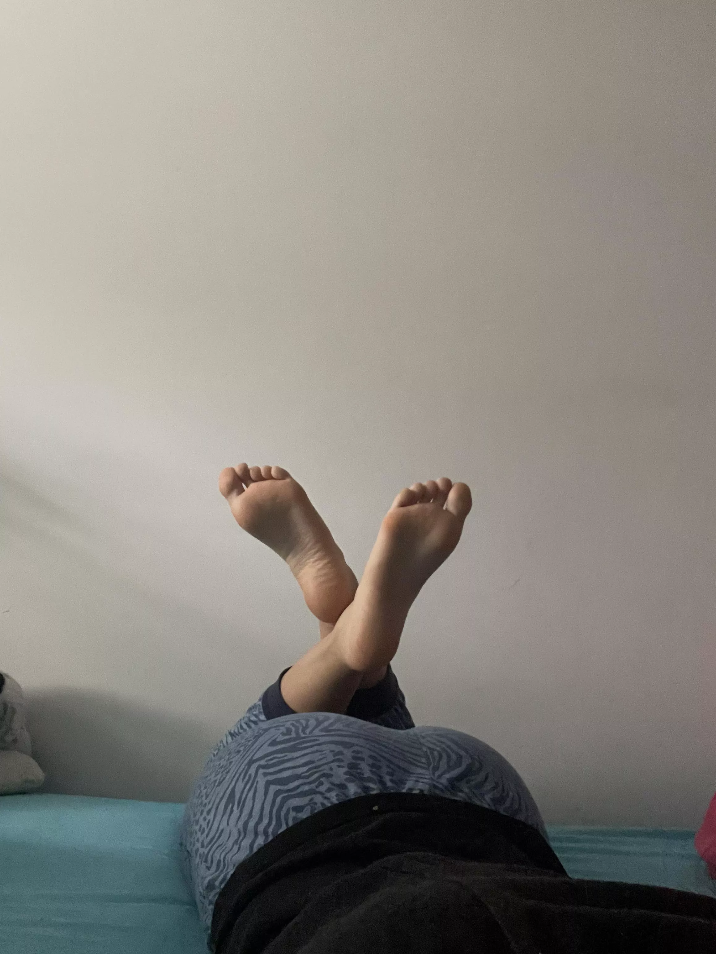 Cum on my butt or feet