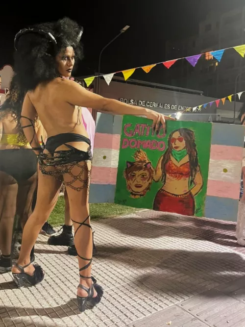 Do my nails make my ass look big?