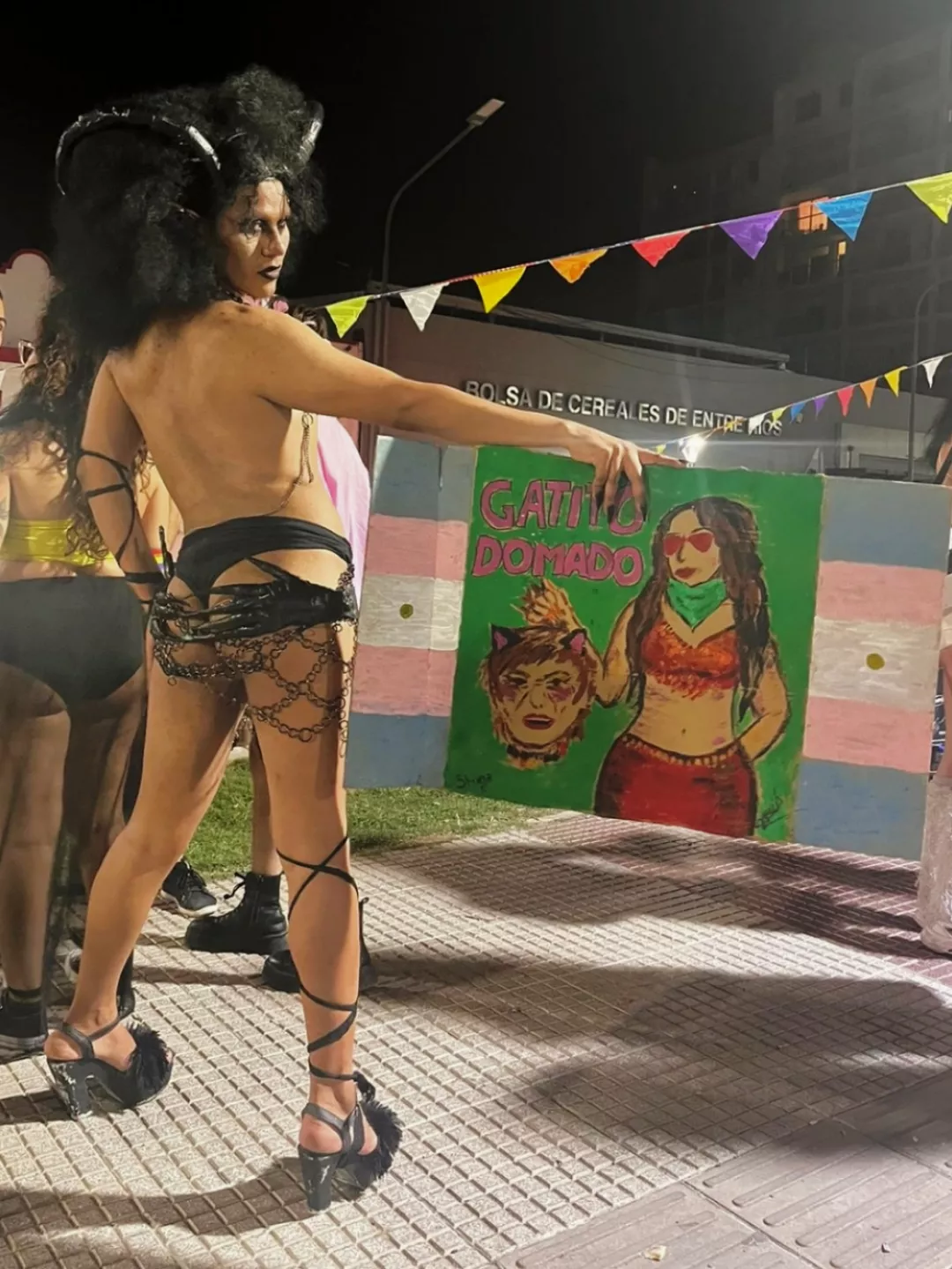 Do my nails make my ass look big?