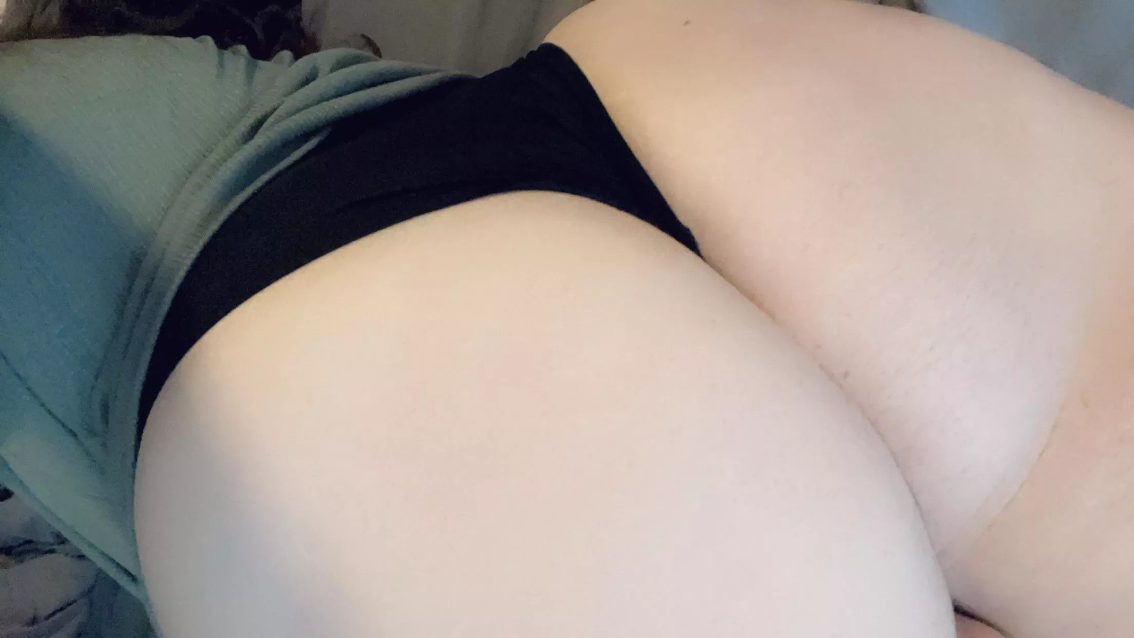 Do you like my MILF ass? 💜