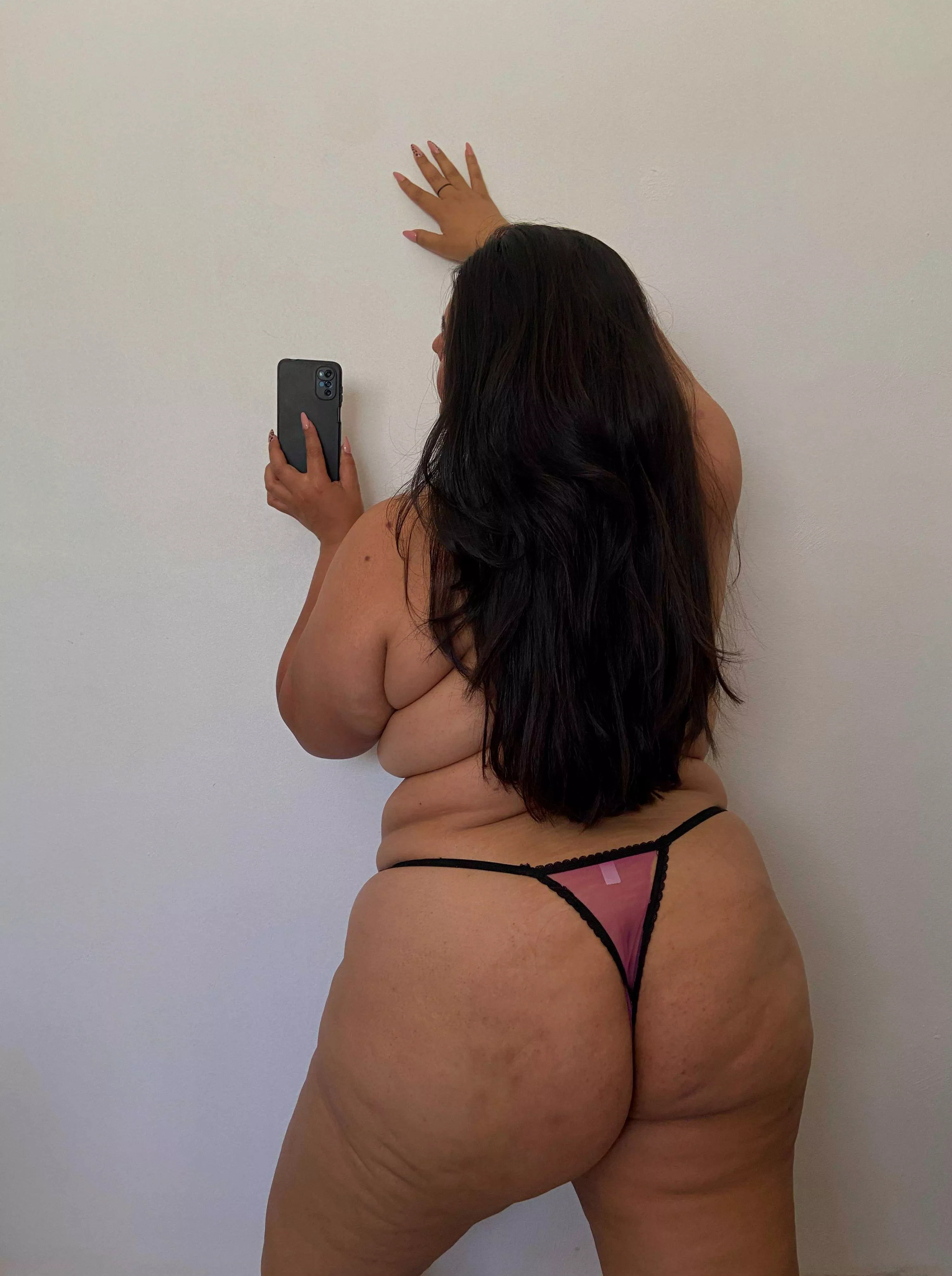 do you like my thongs ? If yes I’ll send you nudes