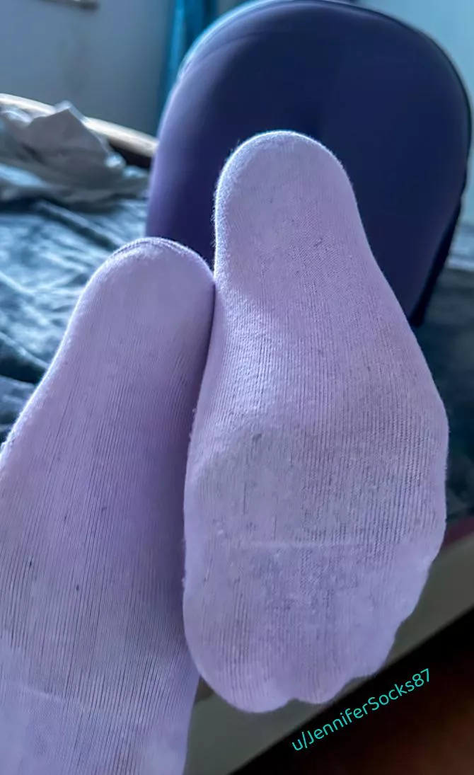 [f] 3 days of working out in these purple socks. The smell is stinking up my sneakers.
