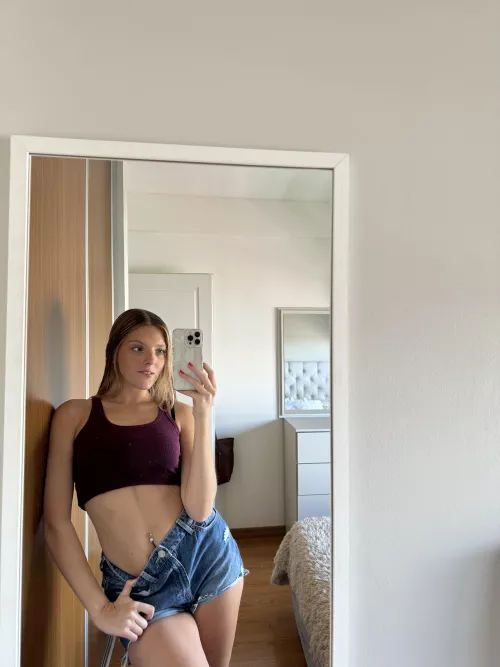 F I’m a bit of an anal whore, not going to lie.. looking for an older guy who can take me from behind! i'm clean and can verify