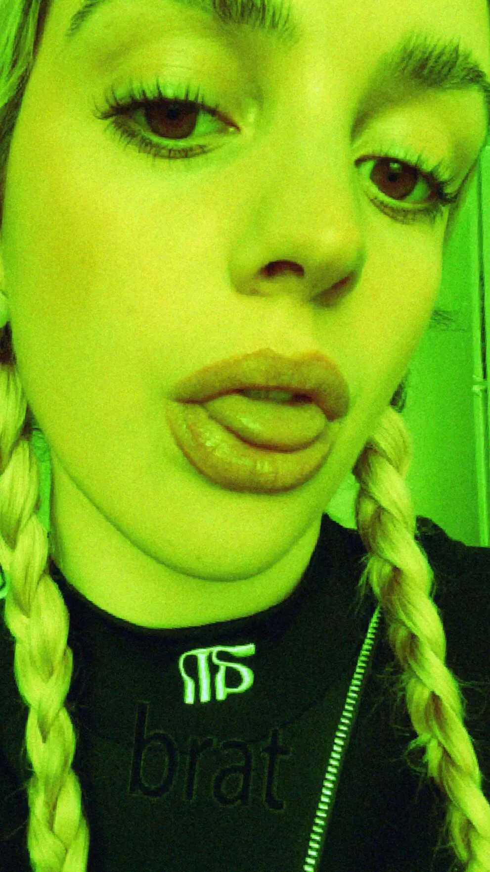 F18 In the spotlight, living for the thrill.