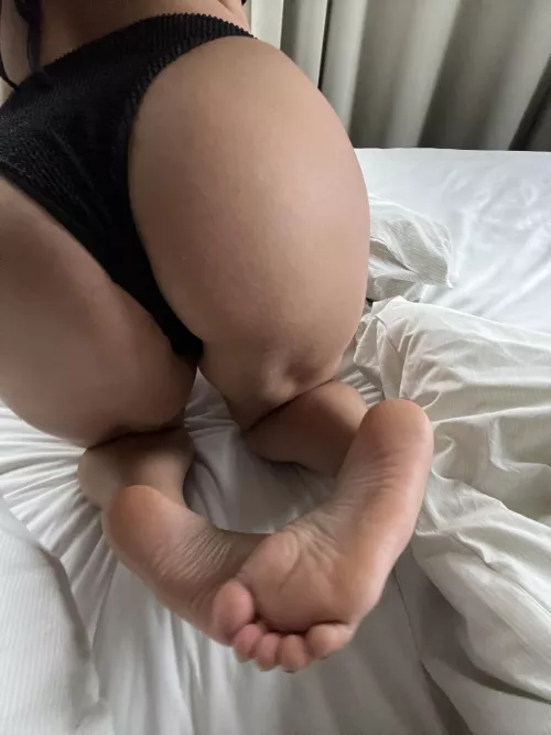 Fill my feet with your cum 