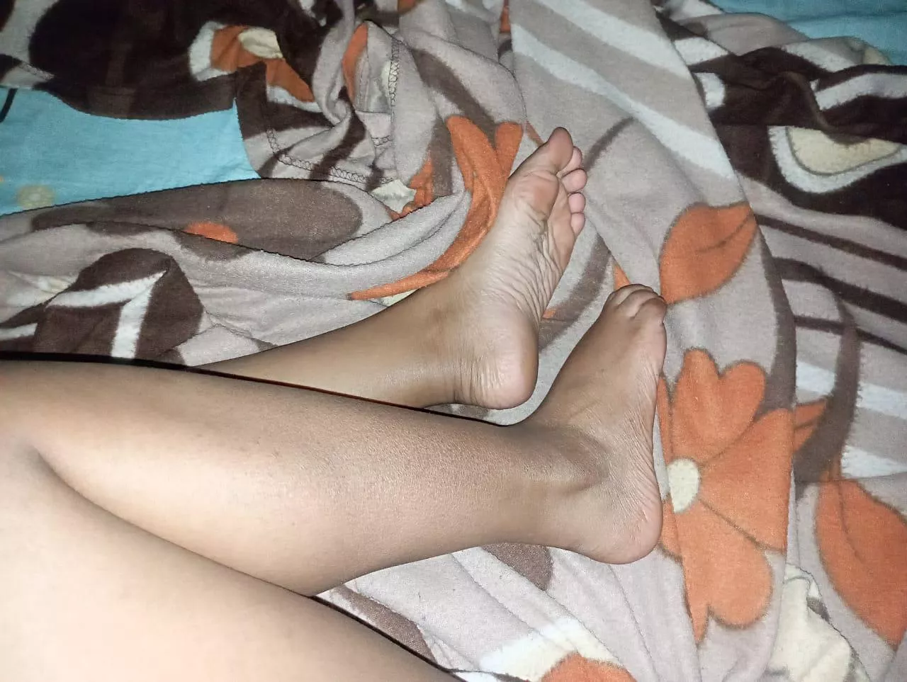 freshly shaved legs with no nail paint