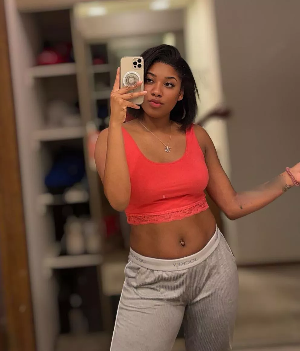 Goodnight to everyone except those who haven’t paid their tribute today. Sweet dreams are earned—show your devotion before I close my eyes. 💸💤