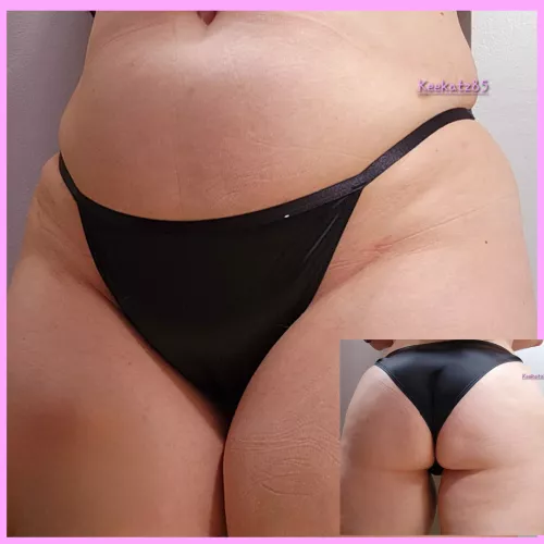 Grab my hips when you slam into me. 