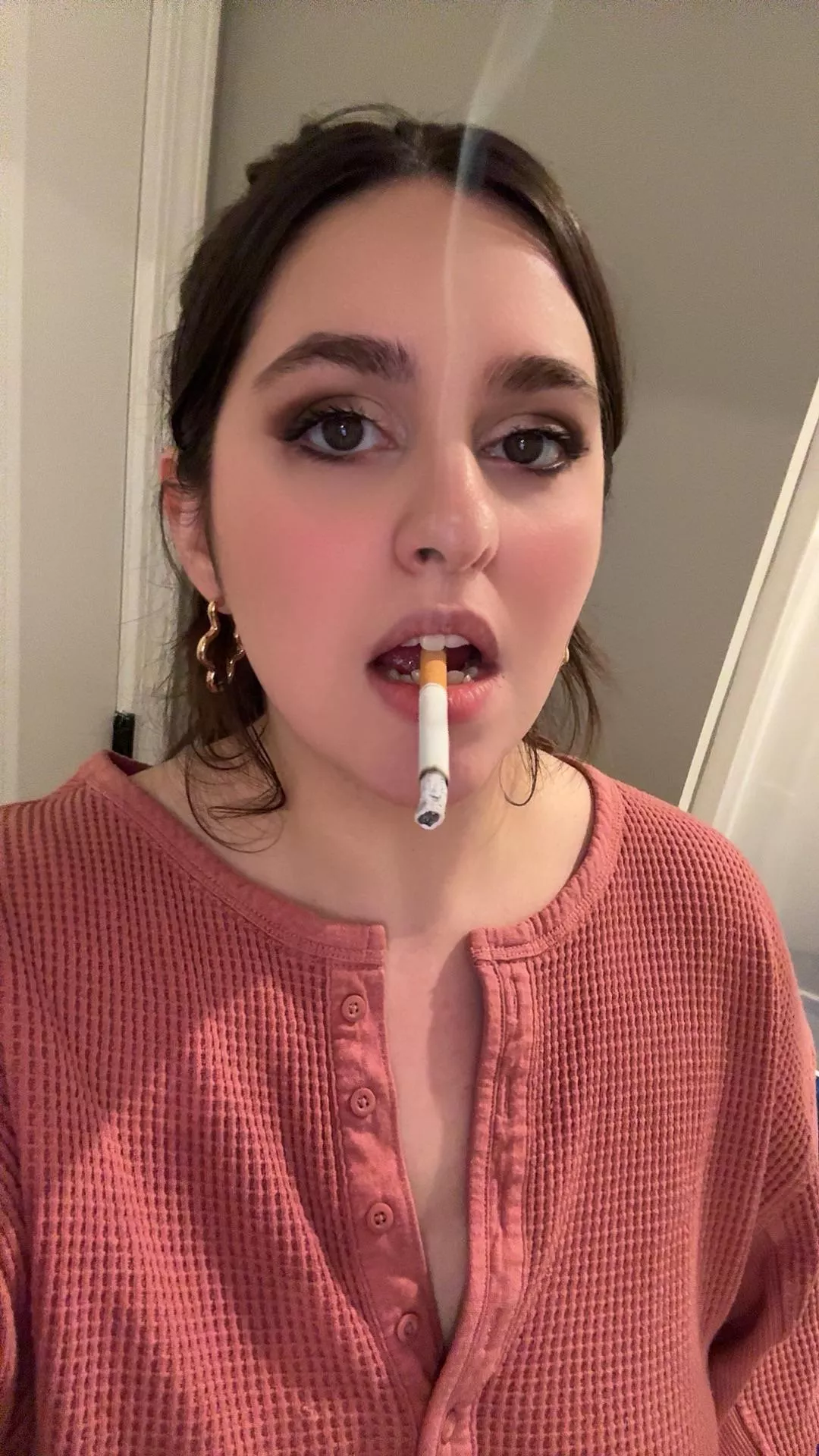 Happy smokey Sunday! 🖤🚬