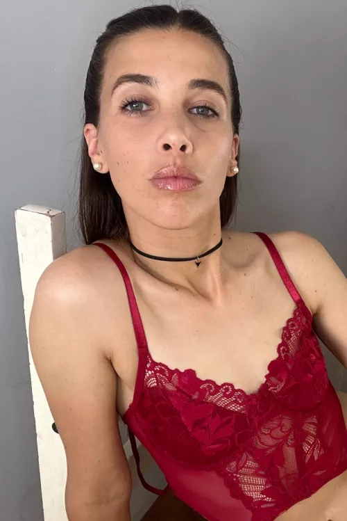 I deserve no less than a sub who pampers and spoils me, and above all respects me. 