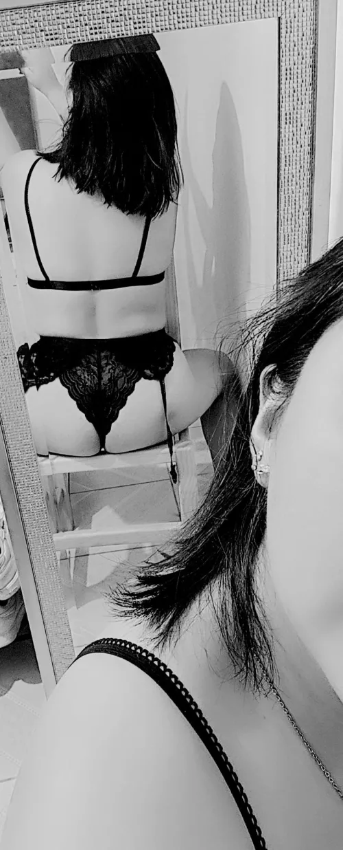 I feel sexy and naughty in this lingerie 