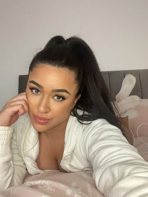 I’d love to be taken over by a british king in my bed 