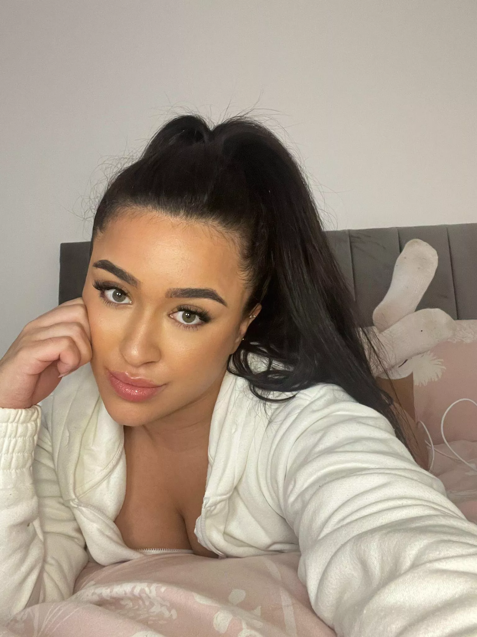 I’d love to be taken over by a british king in my bed 