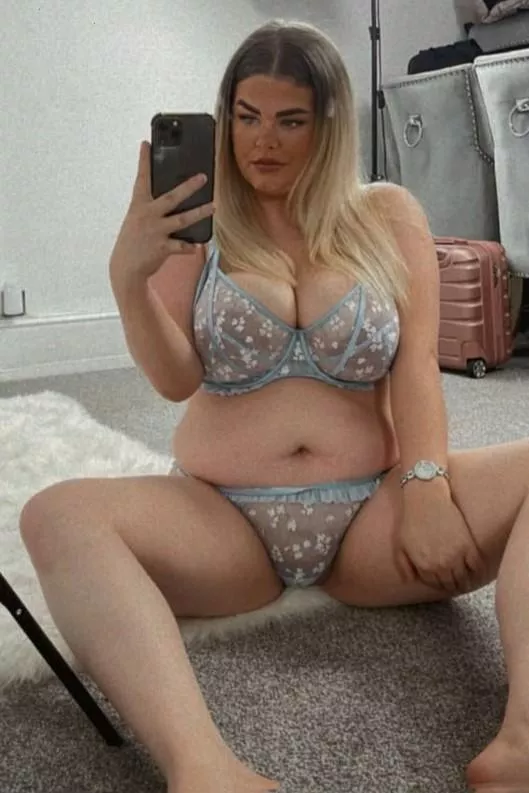 I’m bored and horny, are you willing to fck me 