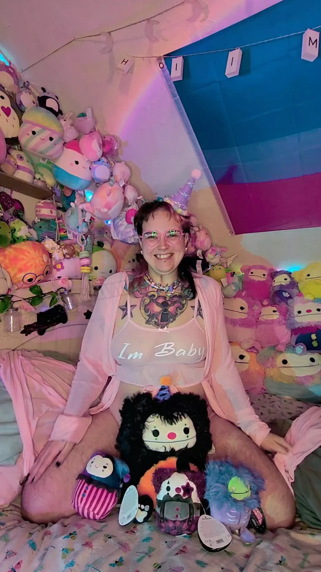 just a chubby little clown surrounded by squish 🎀✨️