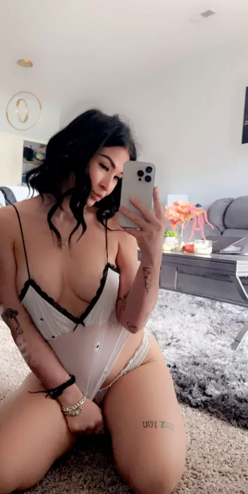 Let's hear your thoughts on my cleavage, rate me pls