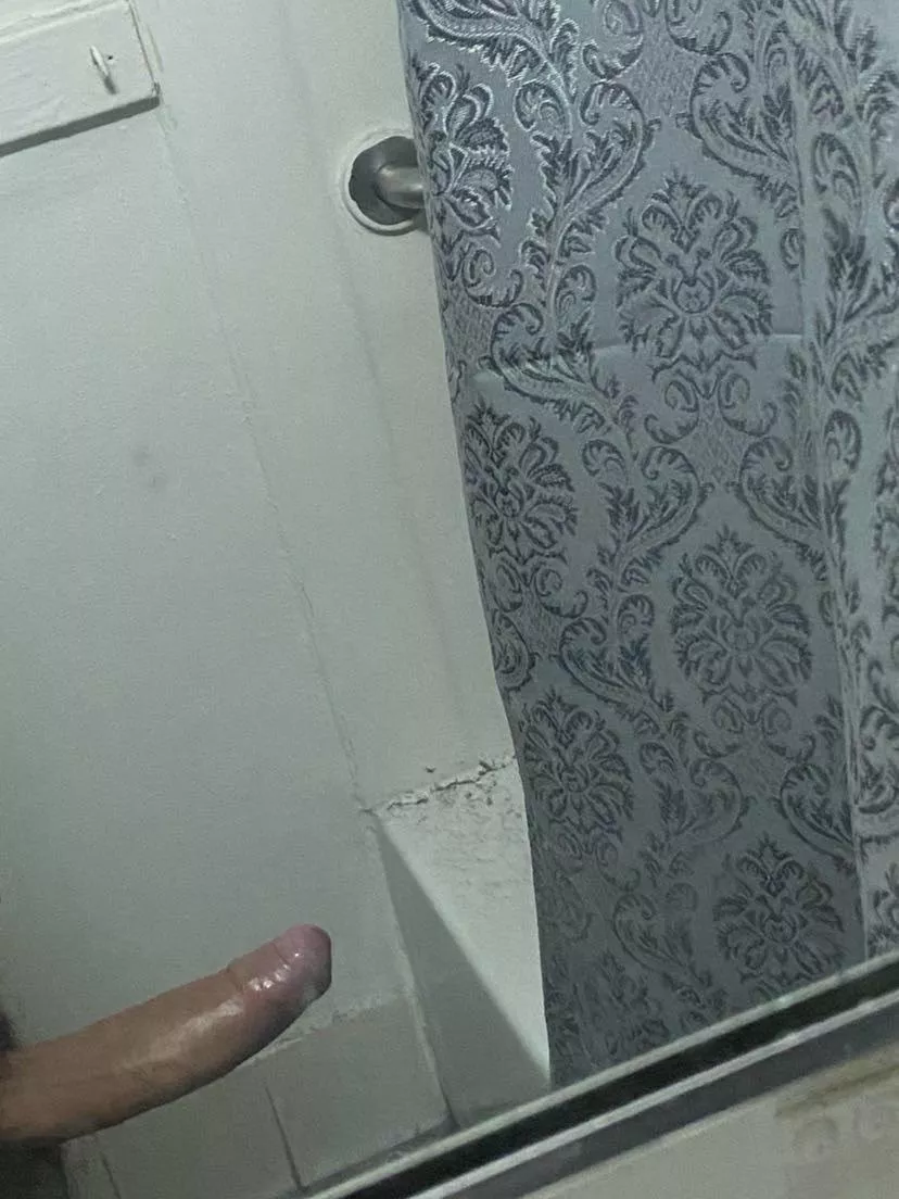 Looking for gloryhole or some sloppy head and throat to shoot my fat load down !💦LMK DM ME , BRONX AREA