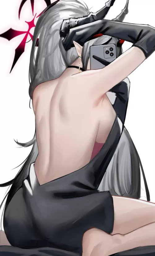 Makoto sending Sensei a Momotalk of her dress (Erlisa Takanashi) [Blue Archive]