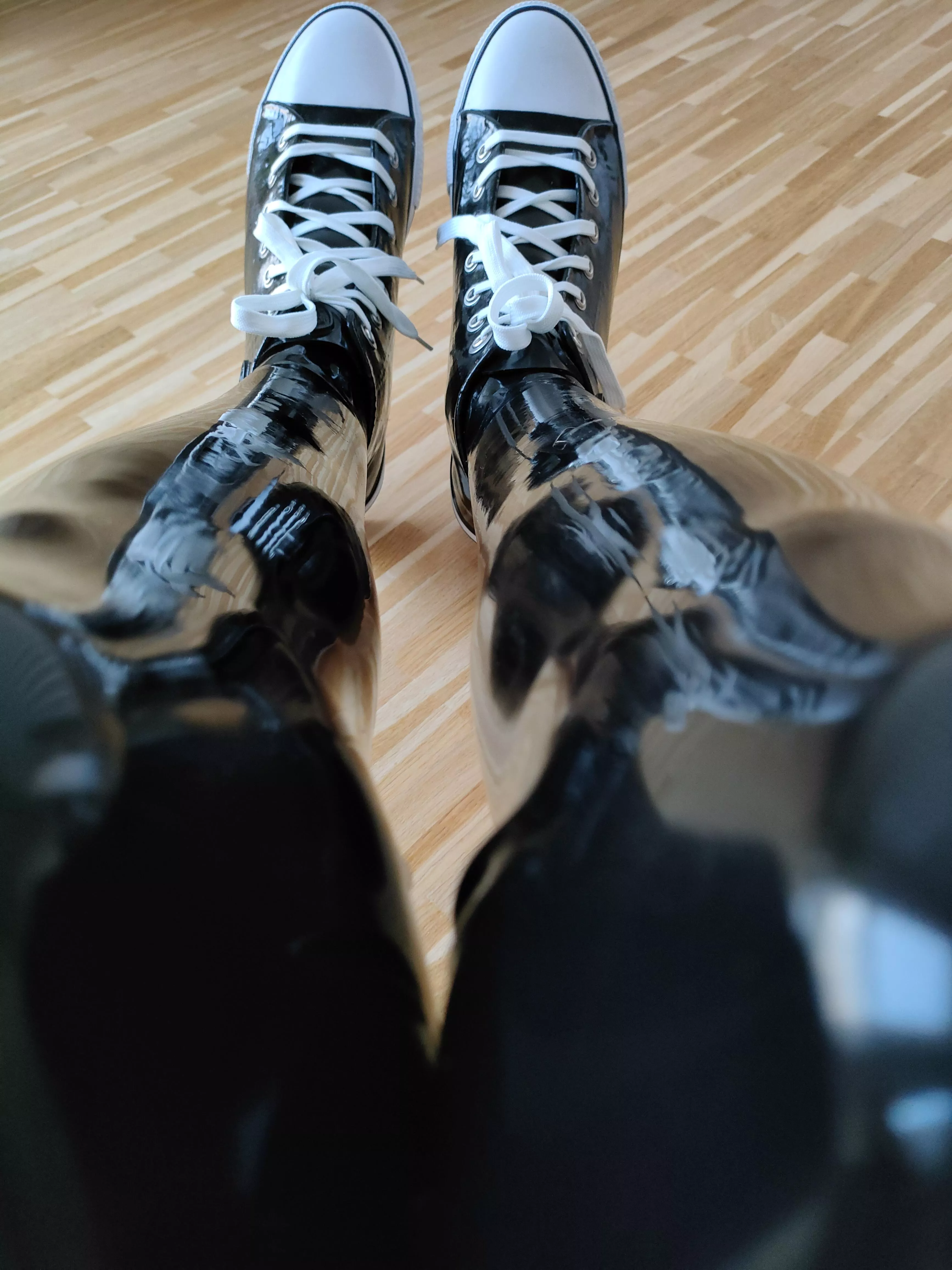 Most shiny latex legs ✨