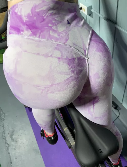 Peloton growing my glutes 🤭