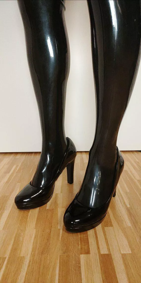 Rubbery legs and shiny heels [m]