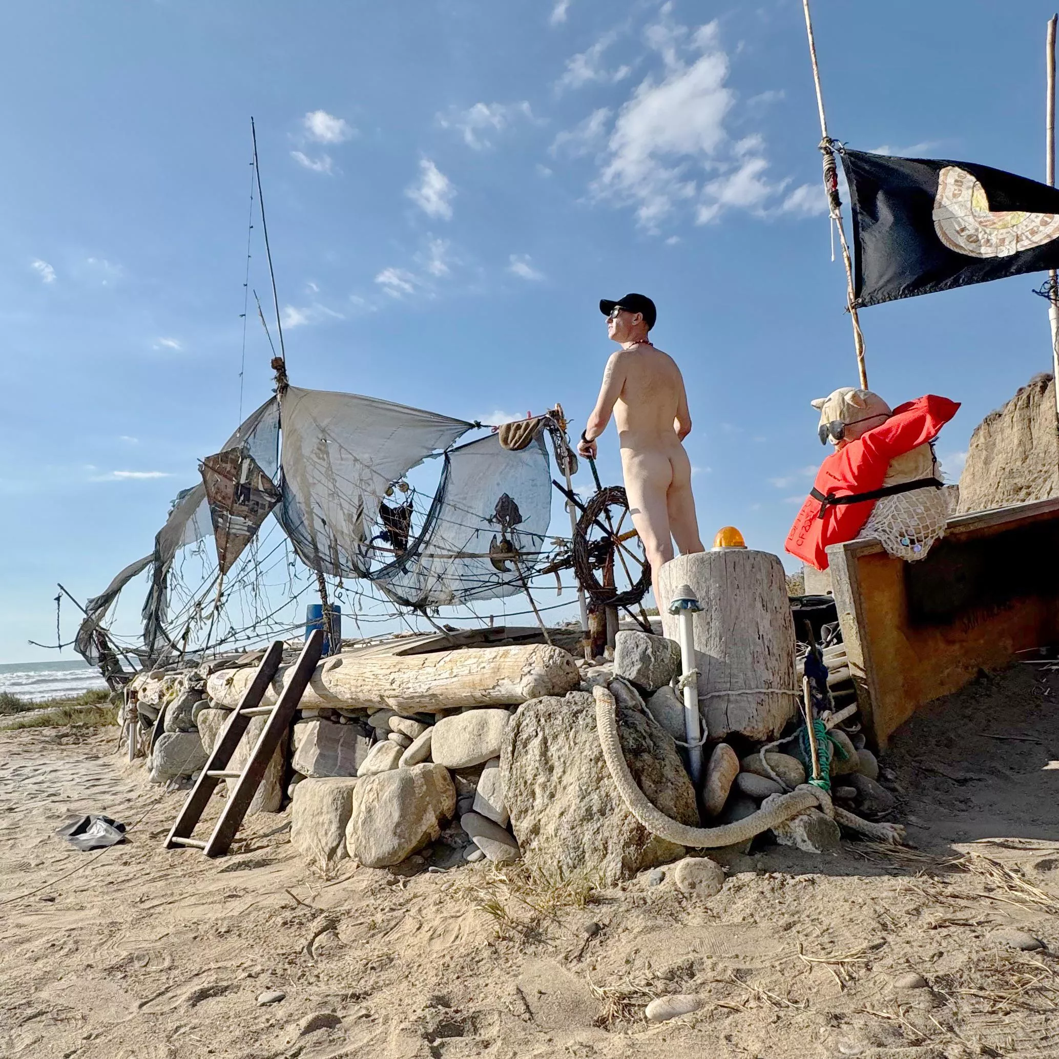 Sailing into this weekend is as easy this…👇