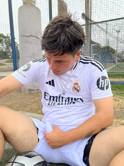 See this bulge? Haha come and eat it