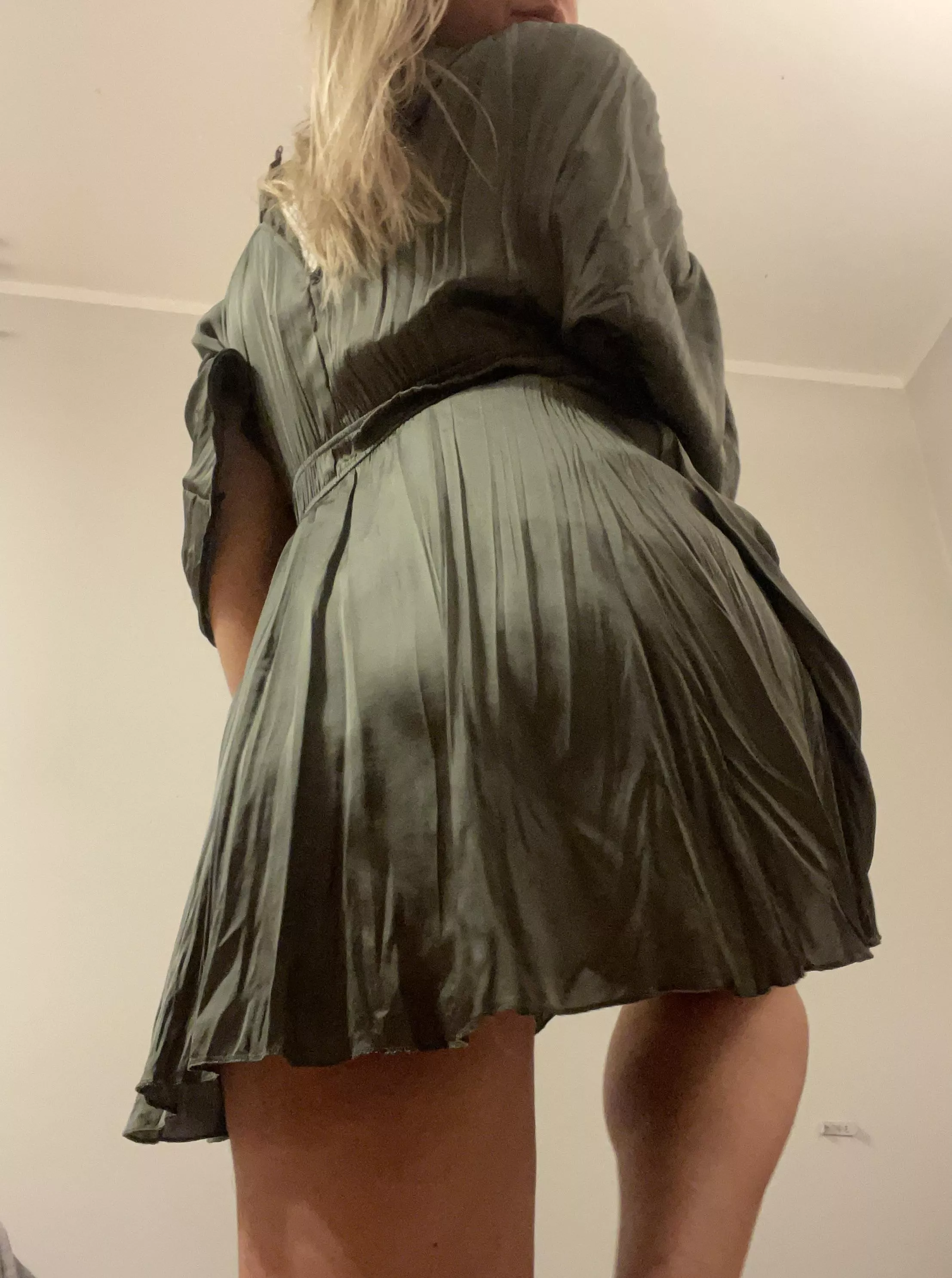 She’s a 10, but she only cares about your money