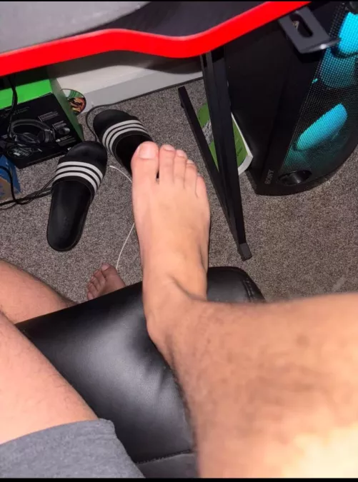 Size 12 gamer feet 