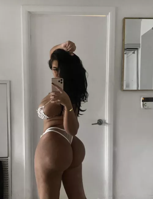 Snapchat or FaceTime sales anyone?🍑🍒🔥🤤