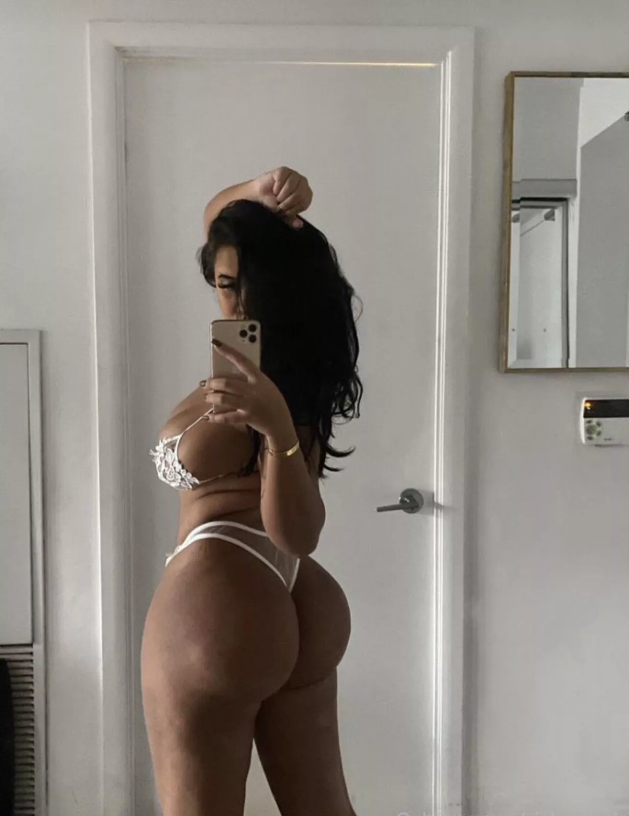 Snapchat or FaceTime sales anyone?🍑🍒🔥🤤