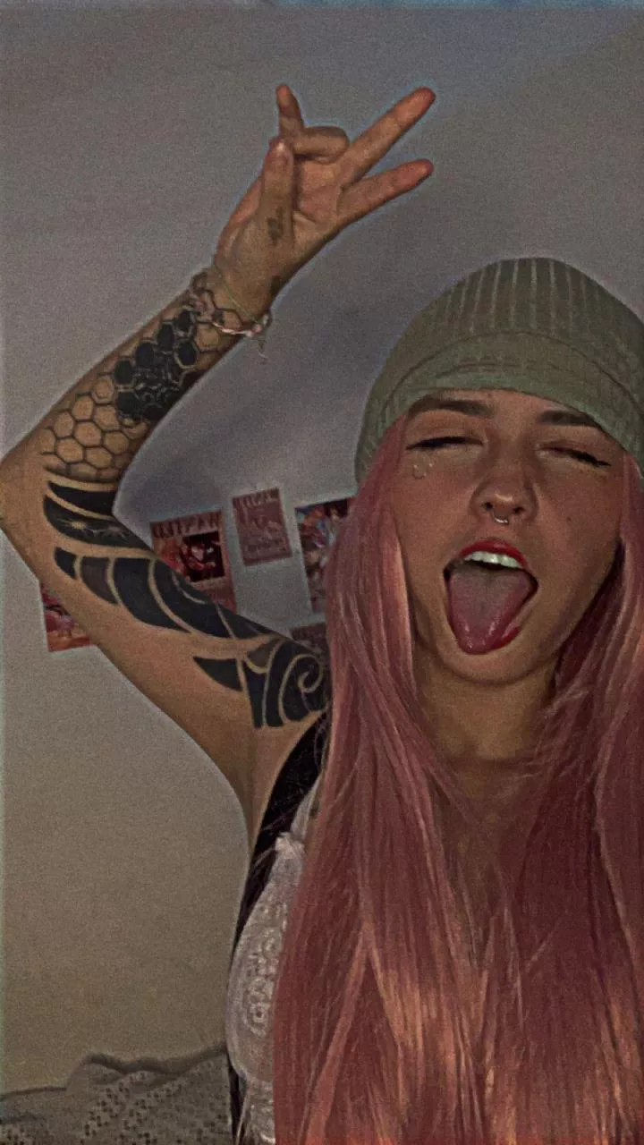 Take off my clothes please :c